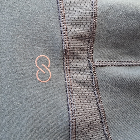 Calia by Carrie Underwood size s grey w purple floral workout capris key pouch - Picture 5 of 7